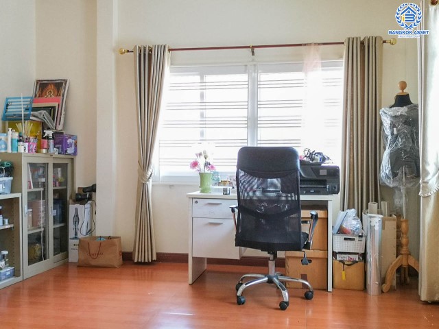 *****บ้านแฝดมือสองย่านสมุทรปราการ ม.สยามนิเวศน์1 ประชาอุทิศ เนื้อที่กว้างขวางมากถึง 92 ตร.ว. ฟังก์ชัน 4 ห้องนอน 3 ห้องน้ำ ที่จอดรถ 2 คัน บ้านสไตล์โมเดิร์น ภายใต้บรรยากาศเงียบสงบ โครงการตั้งบนทำเลแห่งการเดินทาง ใกล้รถไฟฟ้าสายสีม่วงใต้(สายอนาคต) "สถานีครุใน" และจุดขึ้นทางด่วน "กาญจนาภาเษกฯ"